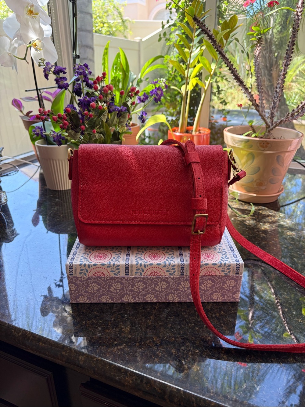 Portland Leather Red Dot Com Medium Metro 🦄